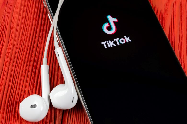 TIKTOK vs Insta Reels